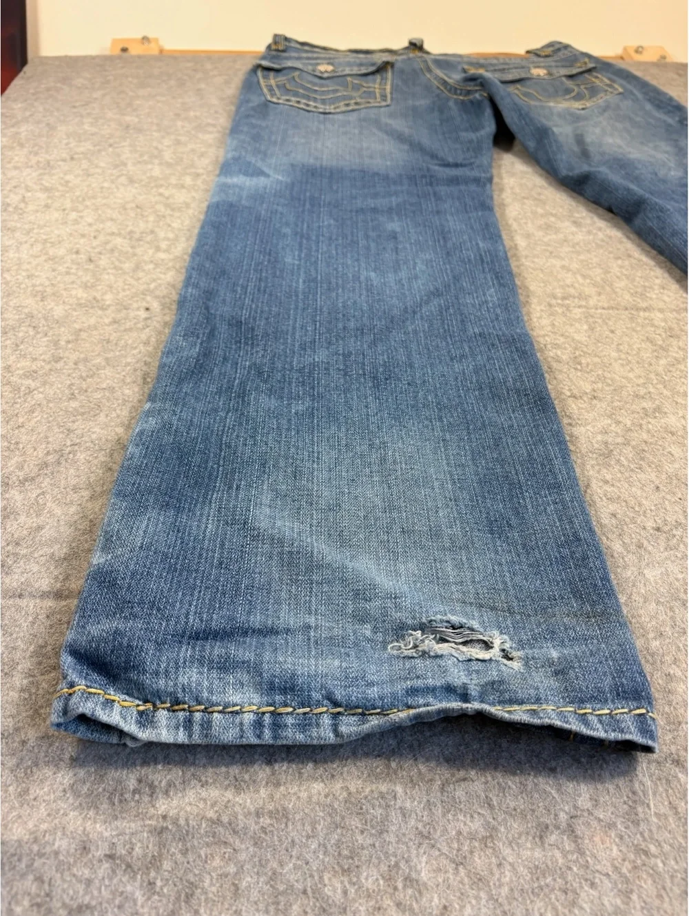 True Religion straight baggy blue jeans size 38x32
